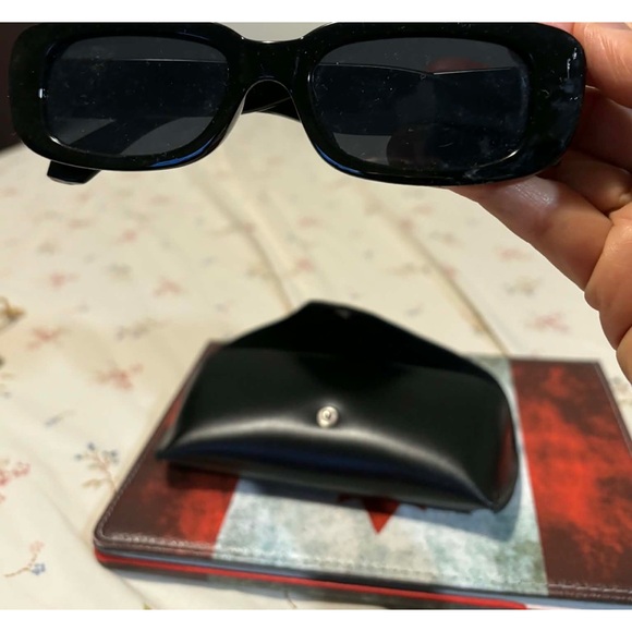 Sunglasses - Picture 3 of 5